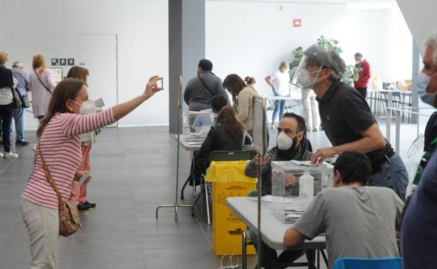 Mascarillas, distancias y geles marcan una insólita jornada Twitter | Mesas, Jornada